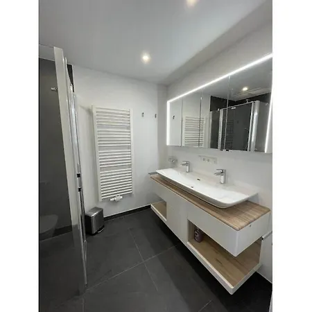 Penthouse Royal 15 *
